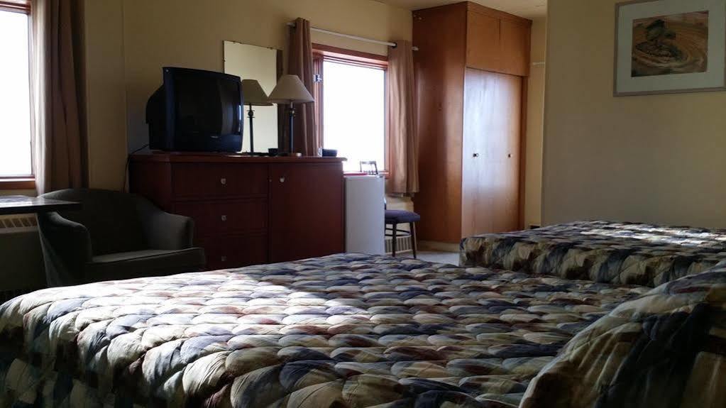 Beaver Hotel North Battleford Exteriér fotografie